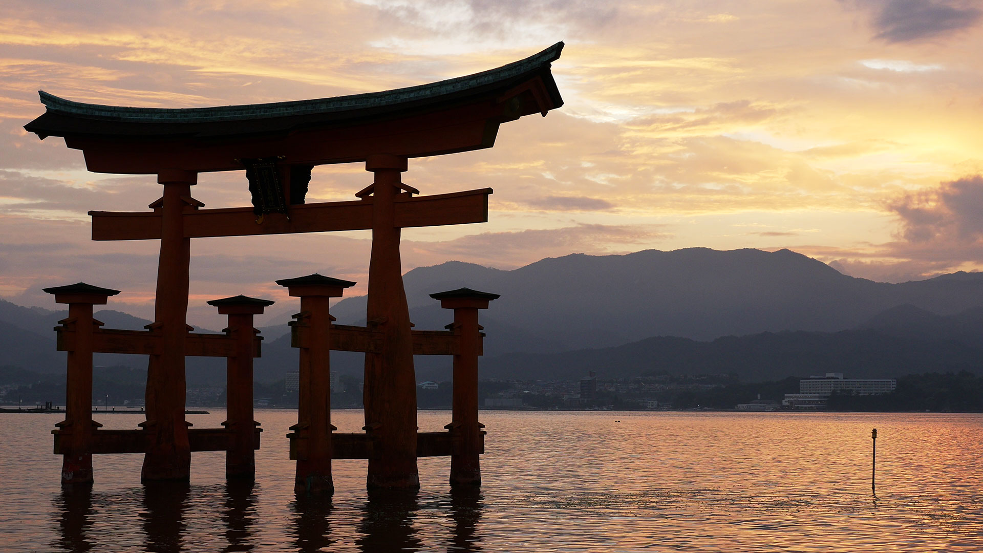 Miyajima Great Torii - Sunset - TokyoStreetView